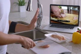 Bị truy nã nhưng vẫn không bỏ đam mê dạy nấu ăn trên YouTube