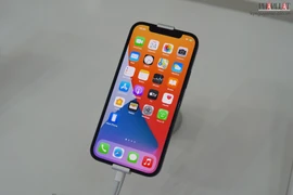 iPhone 12 mini giảm giá 6 triệu đồng