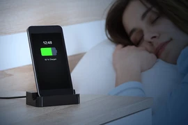 Apple, Google và Samsung nói gì về việc sạc điện thoại qua đêm