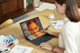 Lộ diện mẫu laptop 14 inch 2 màn hình mỏng nhẹ nhất thế giới