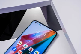 Xuất hiện smartphone với cụm camera 1 tỉ màu