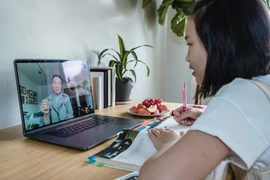 Cách biến điện thoại thành webcam máy tính khi học trực tuyến