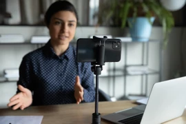 3 cách biến điện thoại cũ thành webcam cho máy tính khi học online