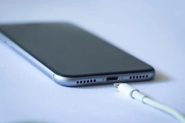 3 cách đơn giản nhưng giúp iPhone sạc nhanh không ngờ