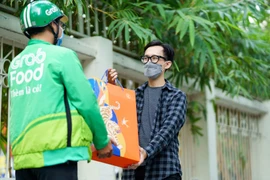 Tết xa mặt vẫn có cách tỏ lòng với cha mẹ nhờ công nghệ