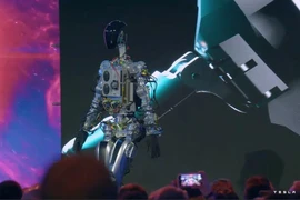 Robot Optimus hình người của Tesla giá 480 triệu đồng có gì đặc biệt?