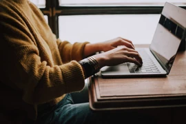 Google hé lộ công cụ cạnh tranh với ChatGPT