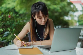 Tin công nghệ 31-7: Cách dịch giọng nói trong video sang ngôn ngữ bất kỳ
