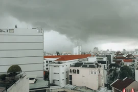 Cách nhận cảnh báo giông sét và lũ quét bằng iweather 
