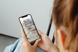 cách hạn chế nhìn lén iPhone