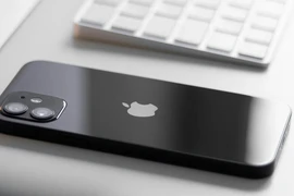 Người dùng iPhone 12 và Samsung nên cập nhật ngay để sử dụng các tính năng AI