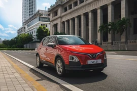 VinFast VF 5 Plus đi phố ‘rẻ’ bằng một nửa xe xăng
