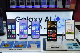 Người dùng hào hứng trên tay Samsung Galaxy S25