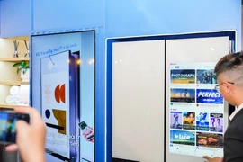 Khi tủ lạnh, máy giặt cũng được tích hợp AI và màn hình cảm ứng