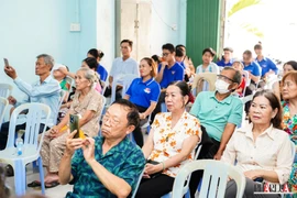 Một phường ở TP.HCM phổ cập công nghệ miễn phí cho người lớn tuổi và trẻ em