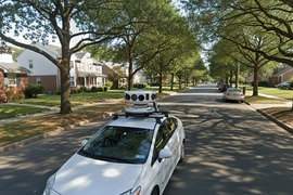 Một người đàn ông được đền bù hơn 12.500 USD vì bị Google Street View chụp ảnh khỏa thân trong sân nhà