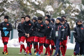 U-23 Việt Nam trở lại sân tập sau khi tuyết tan