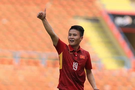 Quang Hải chạy đua ‘VĐV tiêu biểu’ với Bùi Thị Thu Thảo
