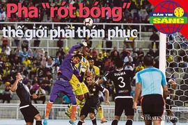 Pha 'rót bóng' thế giới thán phục; Quần vợt VN tranh lên hạng