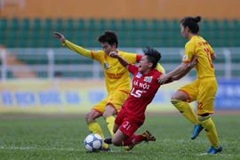 Hà Nội bại trận, TP.HCM I vươn lên ngôi đầu