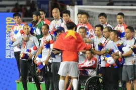 Clip: Xúc động khi Văn Hậu đến xin lỗi ngôi sao U-22 Indonesia