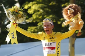 ‘Kẻ ăn thịt người’ đoạt cú ăn 3 tại Tour de France