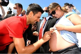 Chính phủ Úc mạnh tay hơn với Djokovic
