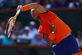 Nadal bị nứt xương sườn