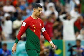 Ronaldo mất hút trong cuộc đua danh hiệu FIFA với Messi và Mbappe