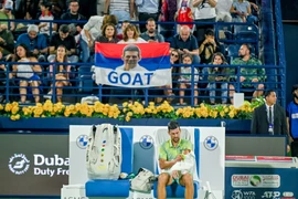 Djokovic vào bán kết Dubai nhưng vẫn ngóng về Indian Wells