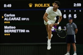 Số 1 thế giới lần đầu vào tứ kết Wimbledon