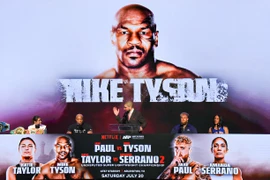 Cựu võ sĩ Mike Tyson thượng đài ở tuổi 57
