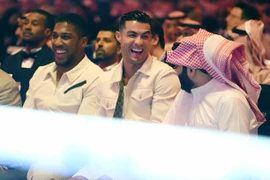 Ronaldo tuyên bố Arsenal không thể vô địch trong lúc đang xem quyền anh
