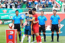 Minh Vương “sinh sự” nhắc Xuân Trường từ nay đã là khách ở Pleiku