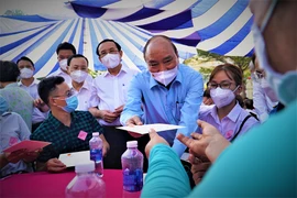 Video: Chủ tịch nước Nguyễn Xuân Phúc chúc Tết người lao động tại TP.HCM