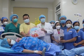 Video: TP.HCM: 4 em bé chào đời vào thời khắc giao thừa Nhâm Dần 2022 