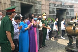 Video: Hàng nghìn người từ khắp nơi đến dâng hương tưởng niệm các vua Hùng tại TP.HCM