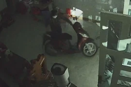 Video: Trộm đột nhập nhà dân lấy nhiều tài sản, sữa của em bé cũng mất