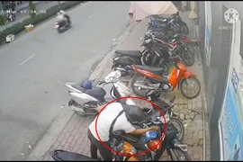 Video: Nam sinh đi dạy thêm bị trộm lấy mất xe máy