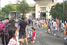 Video: Hàng ngàn người đổ về Thảo Cầm Viên dịp lễ 2-9
