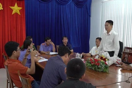 Video: Xin lỗi công khai người bị oan vụ camera ngó qua hàng xóm