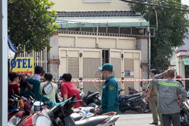 Video: Phòng khách sạn bốc cháy, một người đàn ông tử vong