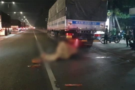 Video: Tông vào đuôi xe tải, một thanh niên chết tại chỗ