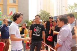 Dân chất vấn BQL chung cư Carina: Bao giờ được vào nhà?