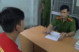 Clip: Đặc nhiệm truy đuổi bắt 2 nghi can cướp giật iPhone 