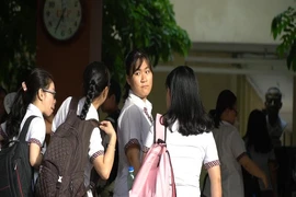 Thí sinh tự tin bước vào thi môn văn 
