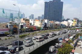 Giao thông khu vực hầm Thủ Thiêm tê liệt sau vụ sập giàn giáo