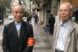 Người dân Hà Nội tham gia giữ trật tự các tuyến đường