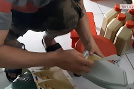 Clip: Cận cảnh công nghệ sản xuất dầu nhớt giả