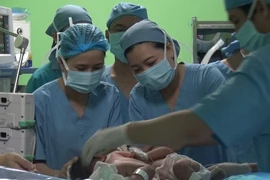 Tách thành công hai bé song sinh dính nhau phần gan 